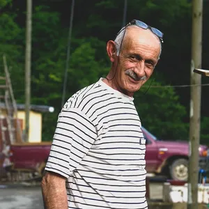 Zalecane dla psów wszystkich ras powyżej 7 lat o niskim poziomie aktywności i wrażliwym trawieniu zawiera w swoim składzie chude mięso